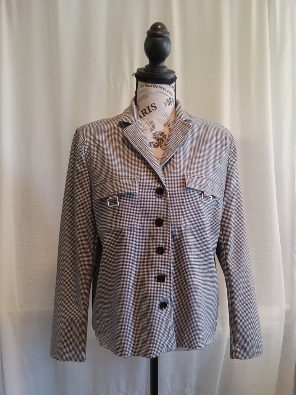 Gorgeous vintage Le Grenier chic b'n'w coat with pretty pockets in the front